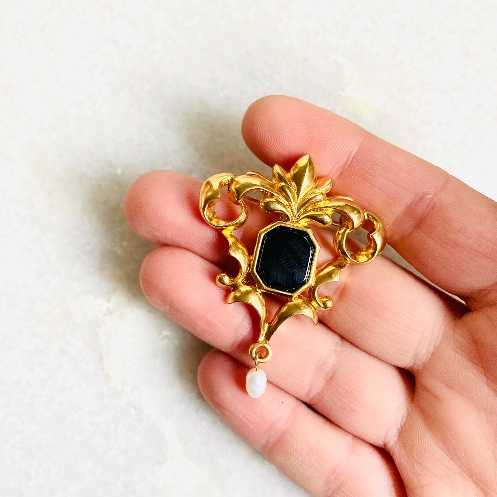 Vintage Black Onyx Pearl Gold Avon Filagree Brooch Victorian Revival 2”  Elegant